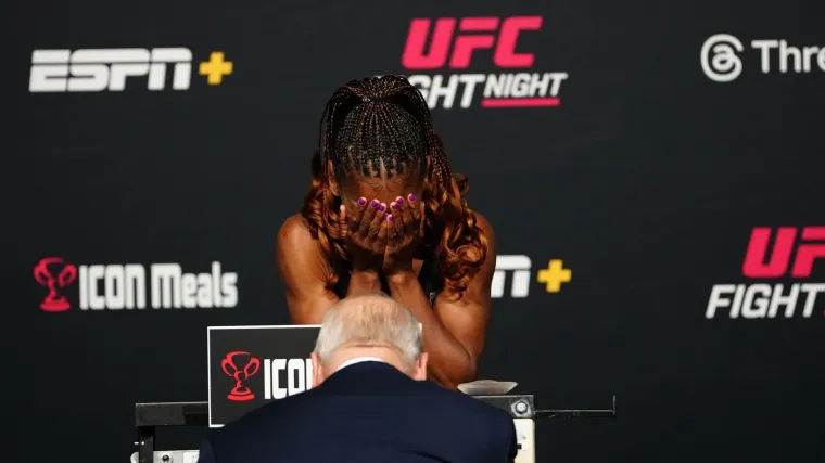 Borkinja na vaganju otkrila intimne predmete koje je zaboravila skinuti: Službeniku ispali na pozornicu