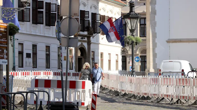 Zagrepčani se ponovo mogu slobodno šetati svojim gradom, prizori s Markovog trga oduševili sve