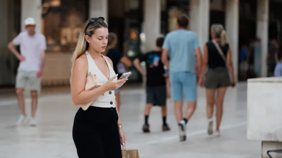 Samozatajna plavuša osvojila centar Zadra u očaravajućem izdanju