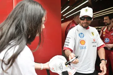 Hamilton s porukama izvan staze: 'Moramo ići dalje, čak i kada je teško'