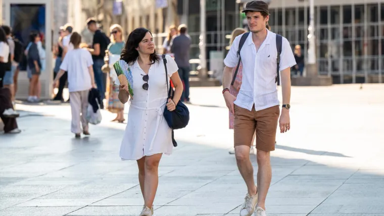 Šetnja koja nije prošla nezapaženo: Par u bijeloj kombinaciji plijenio poglede Zagrepčana