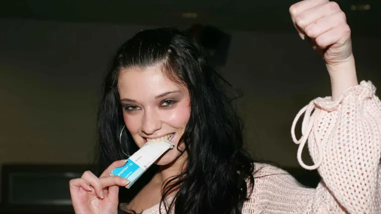 Bila je seks bomba, a danas živi skromno s troje djece: Kako je Aleksandra Grdić nekada palila estradom?