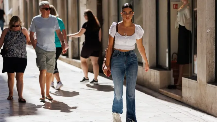 Zbog nje svi su pali u drugi plan: Zgodna crnka izdominirala na zadarskoj špici