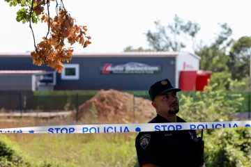 Upucan vlasnik luksuznog autosalona i to pred djetetom! Doznajemo njegovo stanje