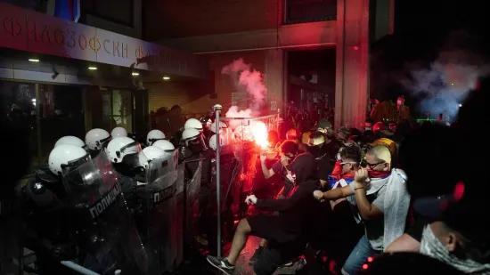 Topovskim udarima i suzavcem na prosvjednike u Novom Sadu! Vučić za sve krivi 'europski ološ'