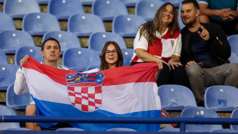 Maksimir 'gori': Pazite u čijem je društvu predsjednik Milanović gledao utakmicu Hrvatske i Crne Gore