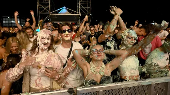 Zagrebački Velesajam u ekstazi: Šlag, torte i grudnjaci koji pucaju! Ludilo krenulo s DJ Steve Aokijem