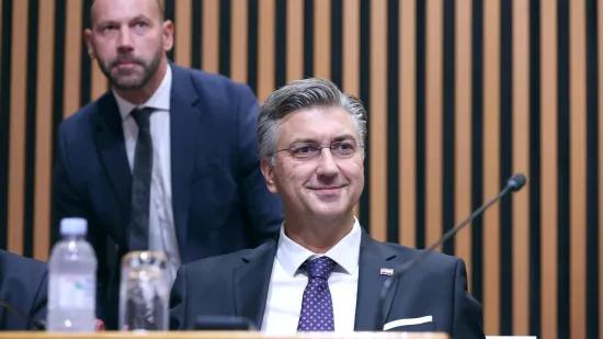 Što kažete, je li im godilo? Pogledajte kako izgledaju zastupnici nakon dva mjeseca odmora