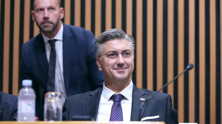 Što kažete, je li im godilo? Pogledajte kako izgledaju zastupnici nakon dva mjeseca odmora