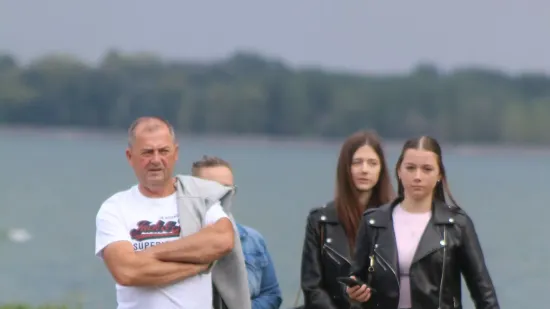 Dress code u Međimurju su uske traperice i kožne jakne: Zgodne cure prošetale uz Dravu