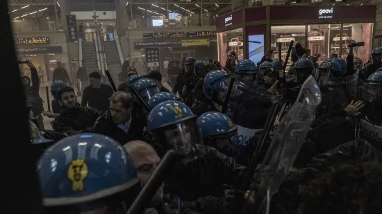 'Dan' za Gazu završio brutalnim sukobom, prosvjednici izvan kontrole: Ozlijeđeno 60 policajaca