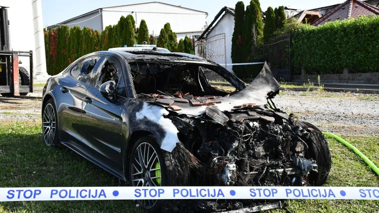 Pogledajte što je ostalo od luksuznih automobila nakon požara kraj Požege: Sve je uzrokovao hibrid?