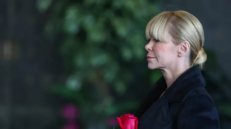 Mila Elegović u suzama na ispraćaju bivšeg supruga i slavnog fotografa Ivana Balića