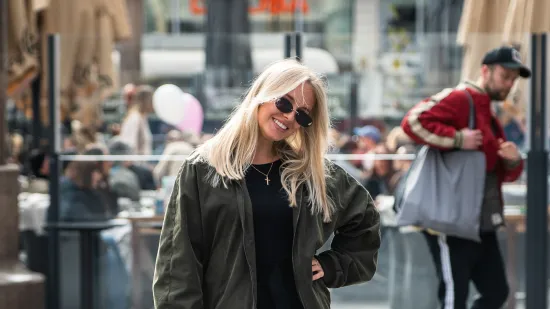 Dama u čipkastim hulahopkama zaustavila vrijeme na špici: Svi su gledali u njene duge noge