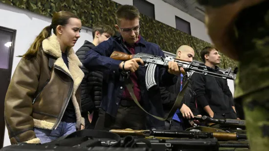 Hrvati isprobali kalašnjikove, puške i pištolje: Pogledajte kako je u vojarni 'Petar Zrinski'