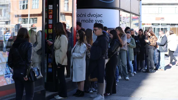 Ludnica za Thompsonom: Redovi u Zadru i Zagrebu kilometarski zbog ulaznica