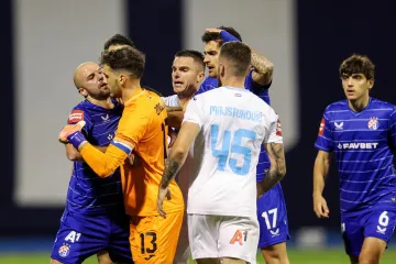 Pogledajte kaos! Kapetan Dinama dijelio šamare, a nije dobio crveni: Pala su dva igrača Rijeke