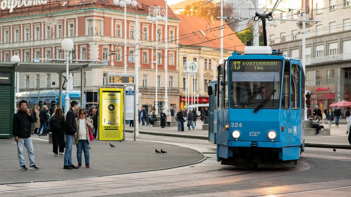 Aplikacija ZET-a ne radi danima? Putnici su bijesni: 'I dalje nas kontrolori traže karte!'