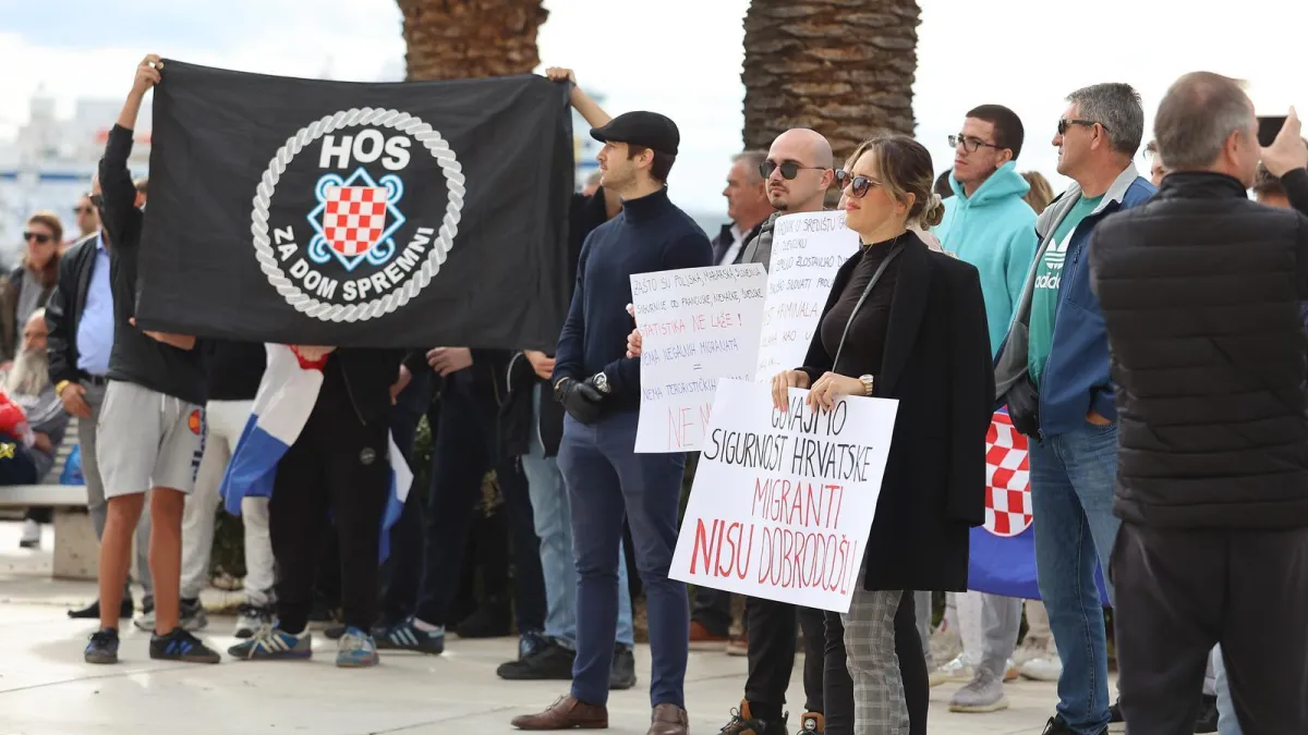 Mladi Hrvat s fantomkom priveden na prosvjedu u Splitu: Završio je u bolnici