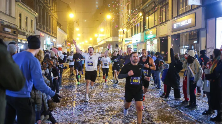 Zagrebački cener ponovno oduševio: Pogledajte spektakularnu atmosferu s noćne utrke