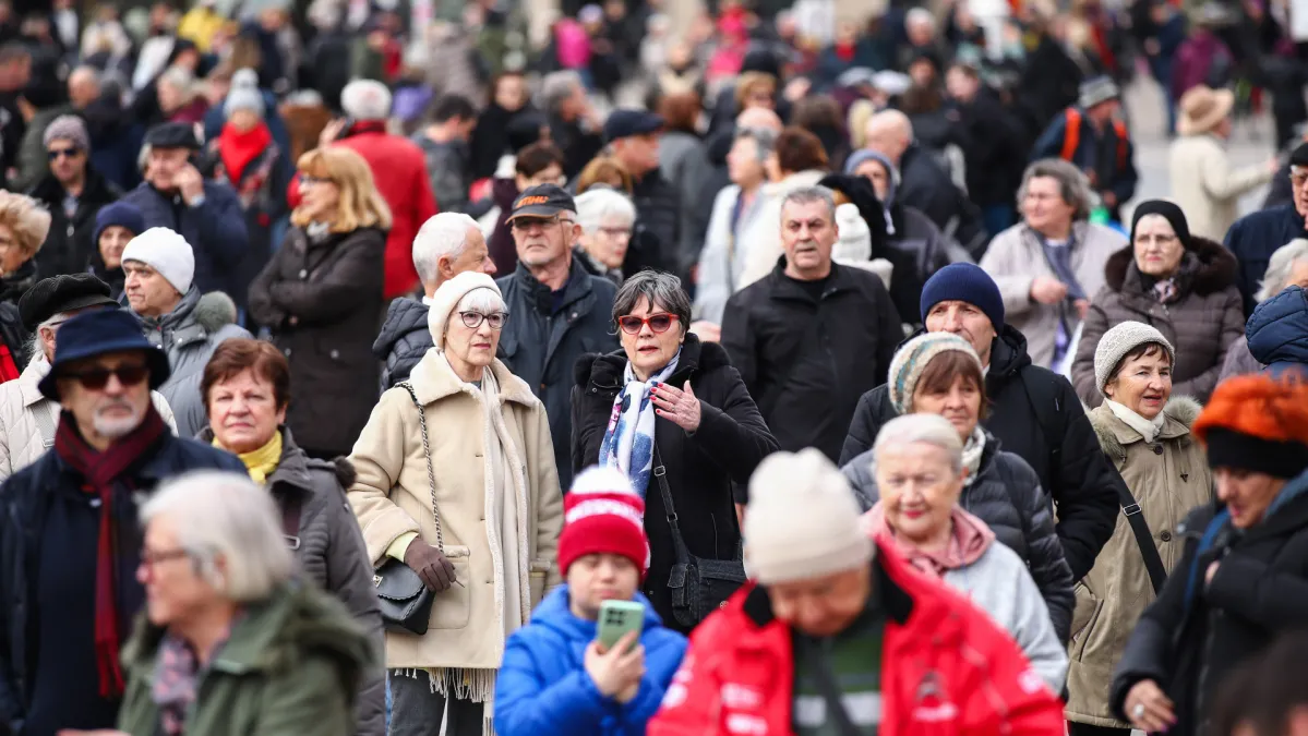 Krenule isplate božićnica! Donosimo iznose koji se smiješe umirovljenicima