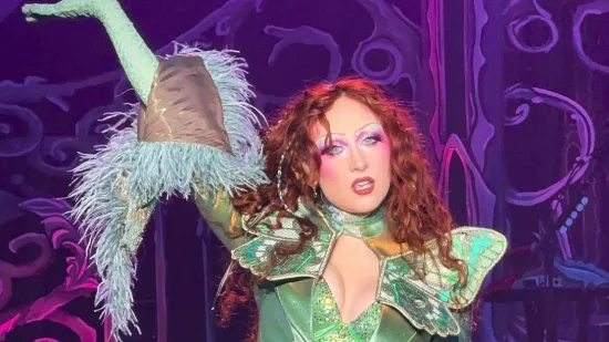 Queer ikona koje se paparazzi boje: Pogledajte ekstravagantne i &scaron;arene kombinacije Chappell Roan