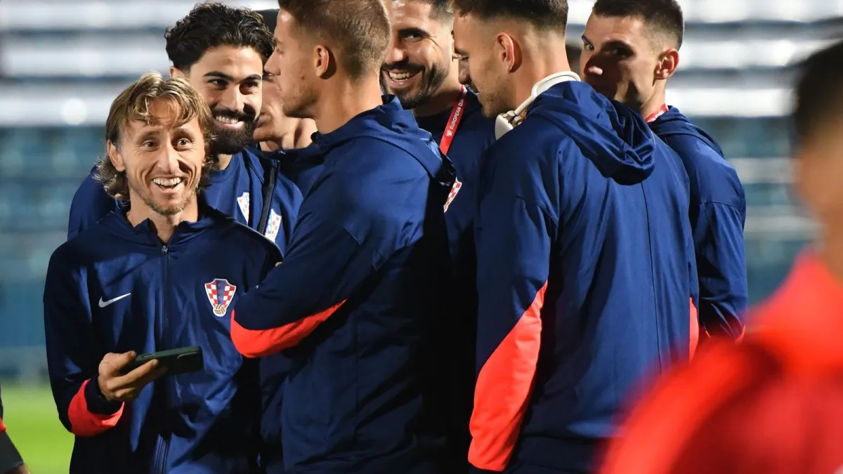 Objava HNS-a izazvala lavinu komentara: 'Ja bolje tehniciram od obojice Vatrenih!'