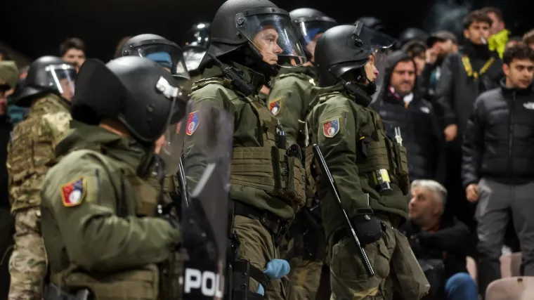 Provjerite što se događalo u Zenici: Napetost se mogla rezati nožem, policija ušla na tribine