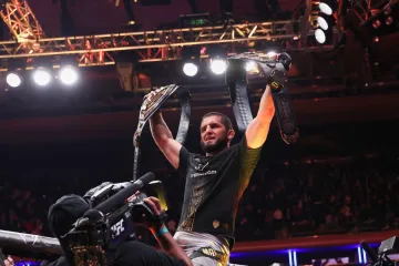 Islam Mahačev izjednačio 'neponovljiv' rekord i zaradio basnoslovne novce