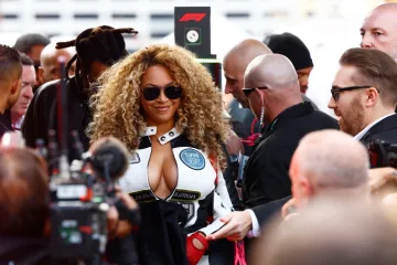 Formula 1? Ma kakvi! Beyoncé zasjenila utrku dekolteom koji je zapalio internet