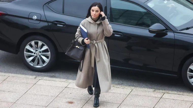 Od bundice na gradilištu do kožnjaka: Ovo su najbolja modna izdanja ministrice Vučković