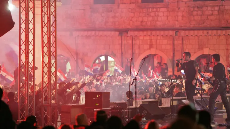 'Gorio je Dubrovnik': Pogledajte kakvu atmosferu je Thompson napravio prije 17 godina na Stradunu