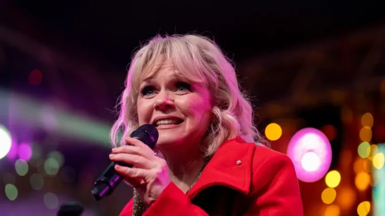 Pogledajte kako je Advent u Zadru gorio uz Tajči: Šljokičaste kombinacije i crvene kapice