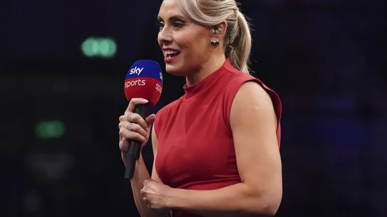 Zanosna plavuša oblačila se u časnu sestru, a sada je zaštitno lice Svjetskog prvenstva