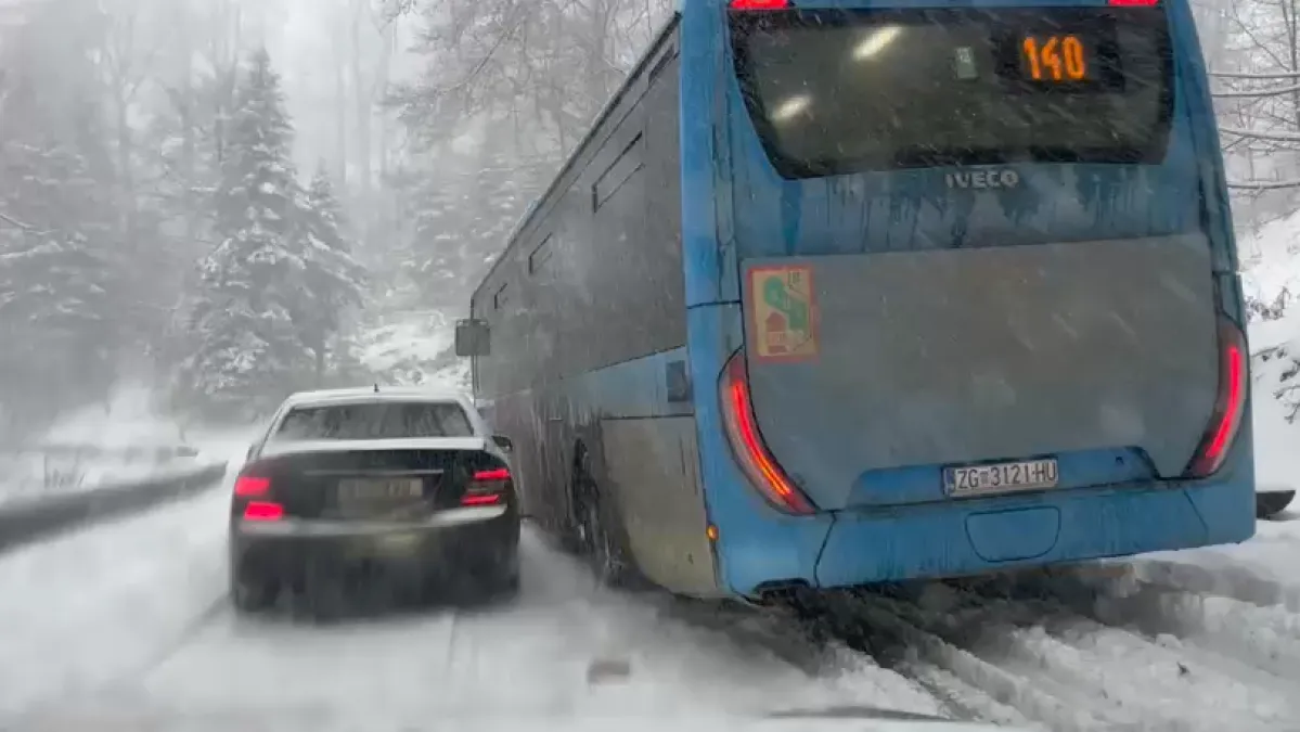 Od 245 ekipa zimske službe nijedna nije na Sljemenu, Zagrepčani umalo zaglavili u snijegu