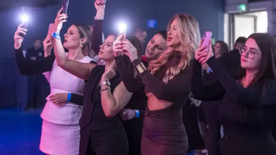 Lijepe Slavonke na koncertu srpskog slavuja u hrvatskom gradu: Pogledajte atmosferu