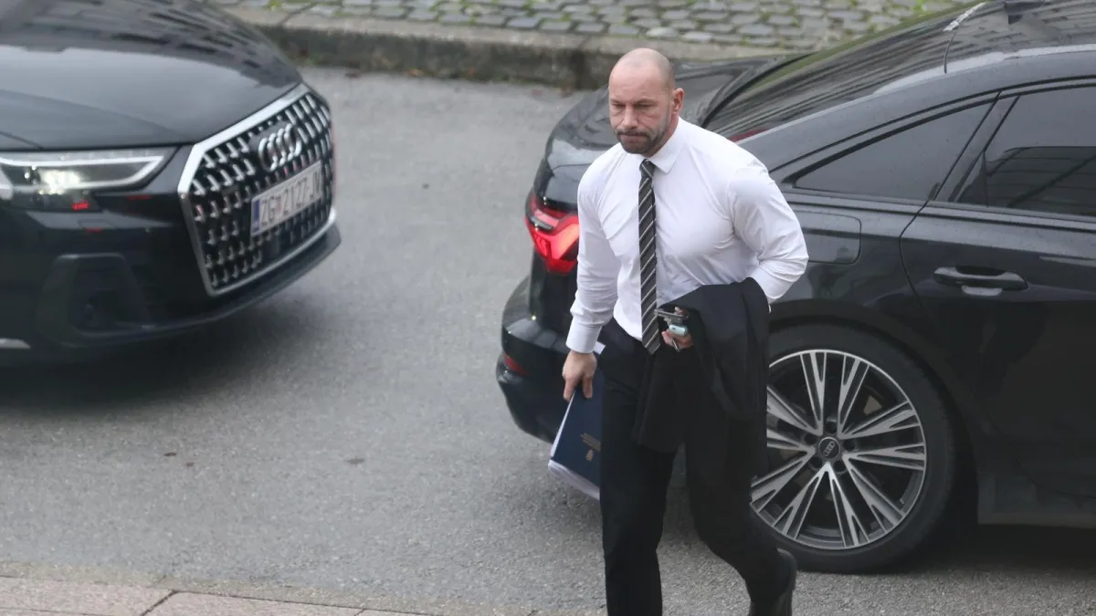 Ministar Damir Habijan opet gol do pasa: Objavio niz fotografija isklesanog tijela