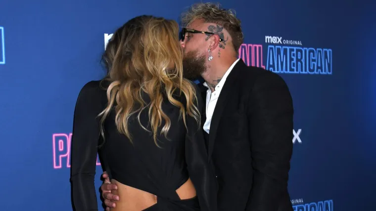 Najljep&scaron;a sporta&scaron;ica na svijetu poziranjem bez gaćica ljuti svog poznatog zaručnika