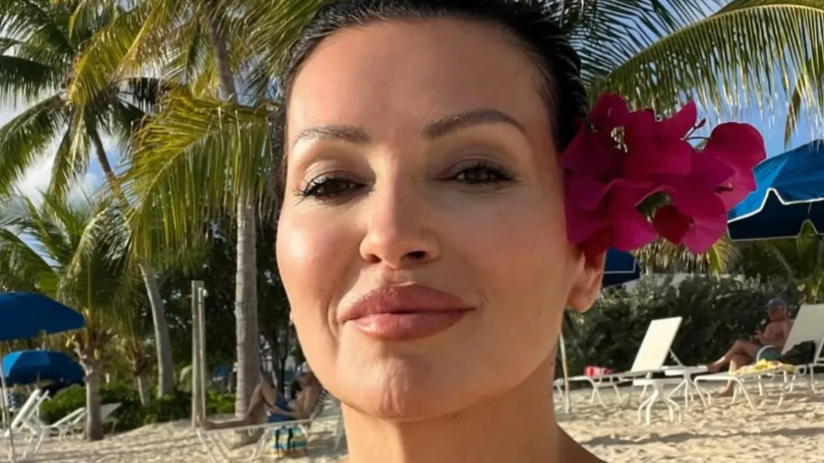 Nina Badrić kao da se ne namjerava vratiti u hladni Zagreb: 'Na koju ćemo plažu danas?' Kép