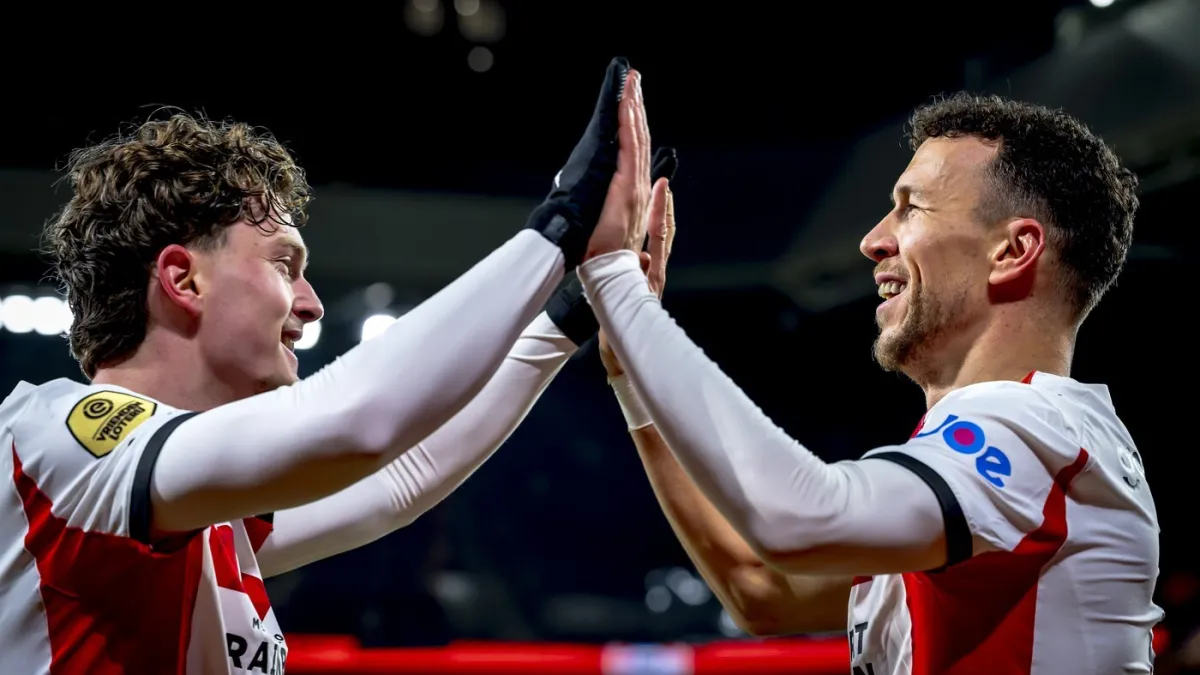 Hrvatski reprezentativac Ivan Perišić gol proslavio 'šamarom' suigraču Kép