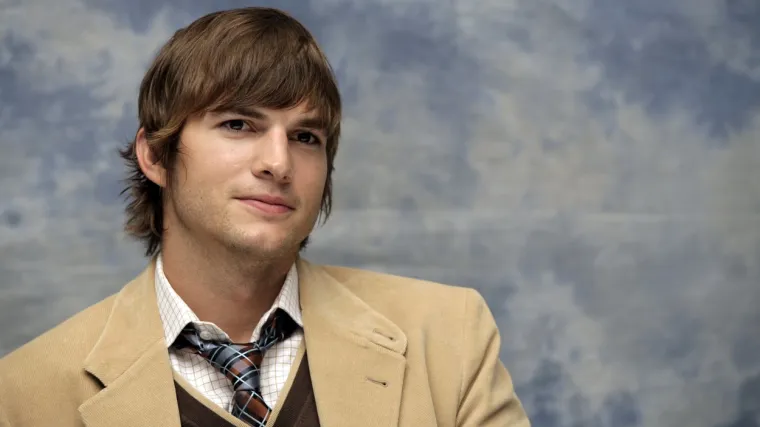 Je li on uopće stari? Pogledajte kako se legendarni Ashton Kutcher mijenjao kroz godine