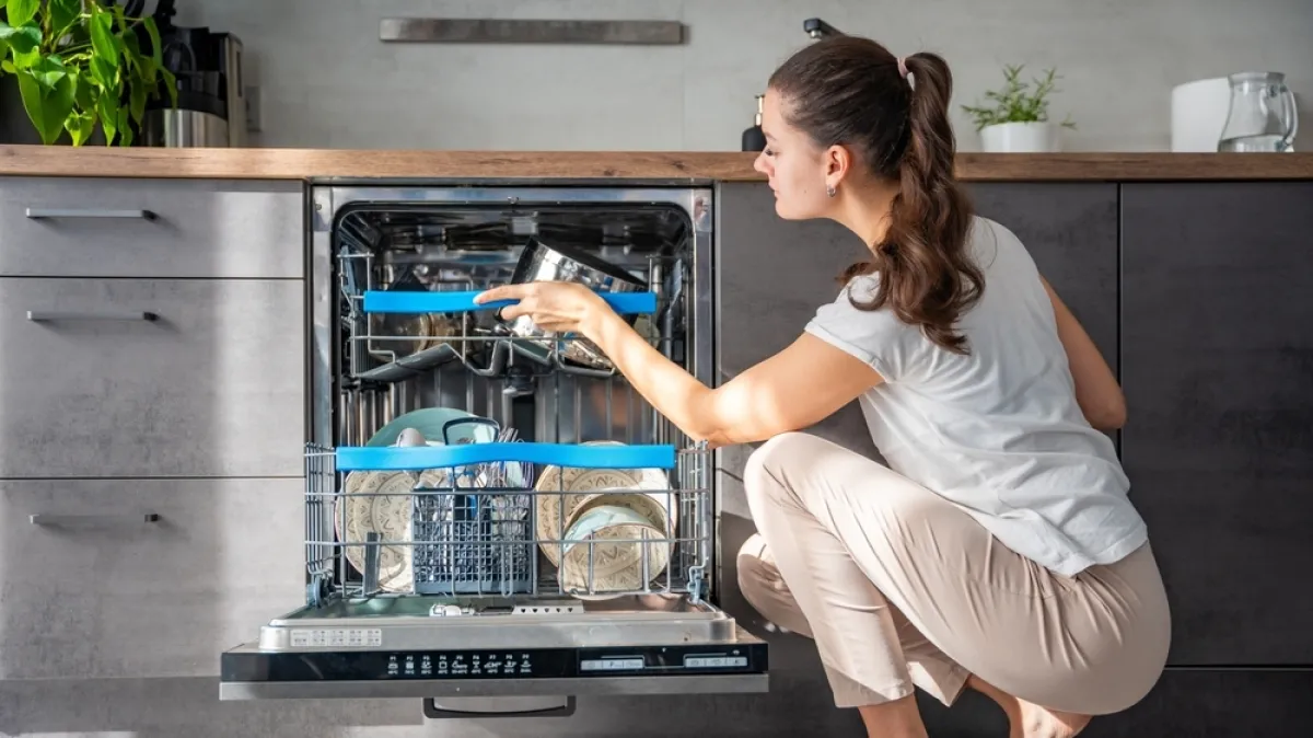 Znate li pravilno složiti suđe u perilicu? Stručnjaci otkrivaju najčešće greške