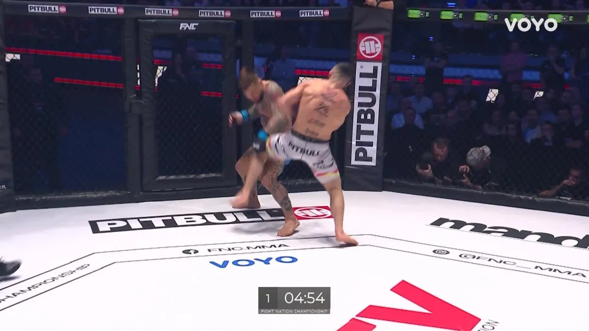 Odmah na gas! High kick iskusnog Terrora zapalio publiku u prvim sekundama Kép