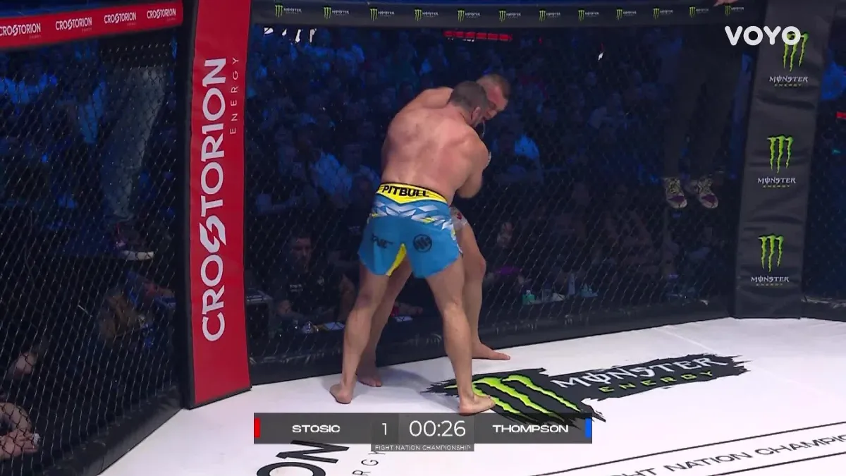 Nema popuštanja: Srpski borac udara, ali Thompson se ne predaje Kép