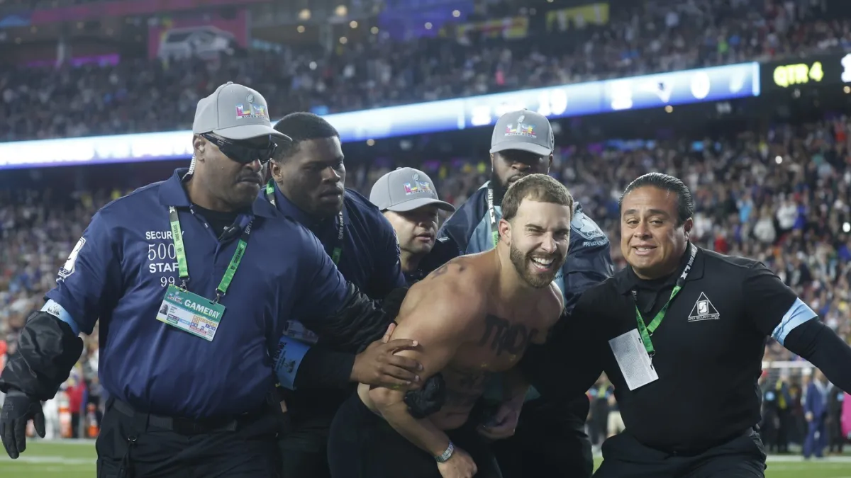 Neželjeni gost uništio Super Bowl! Pogledajte scene koje se nisu mogle vidjeti na TV-u