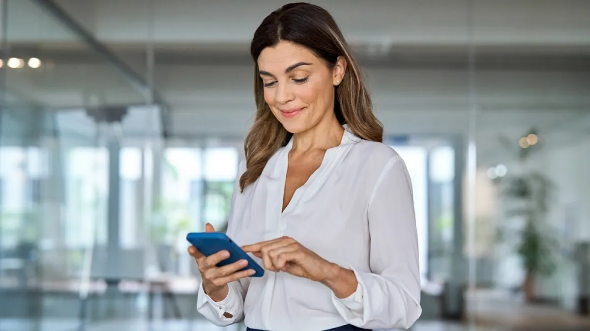 Solo ste, prešli ste 40. i tražite partnera online? Ovo su važni koraci za uspješan profil