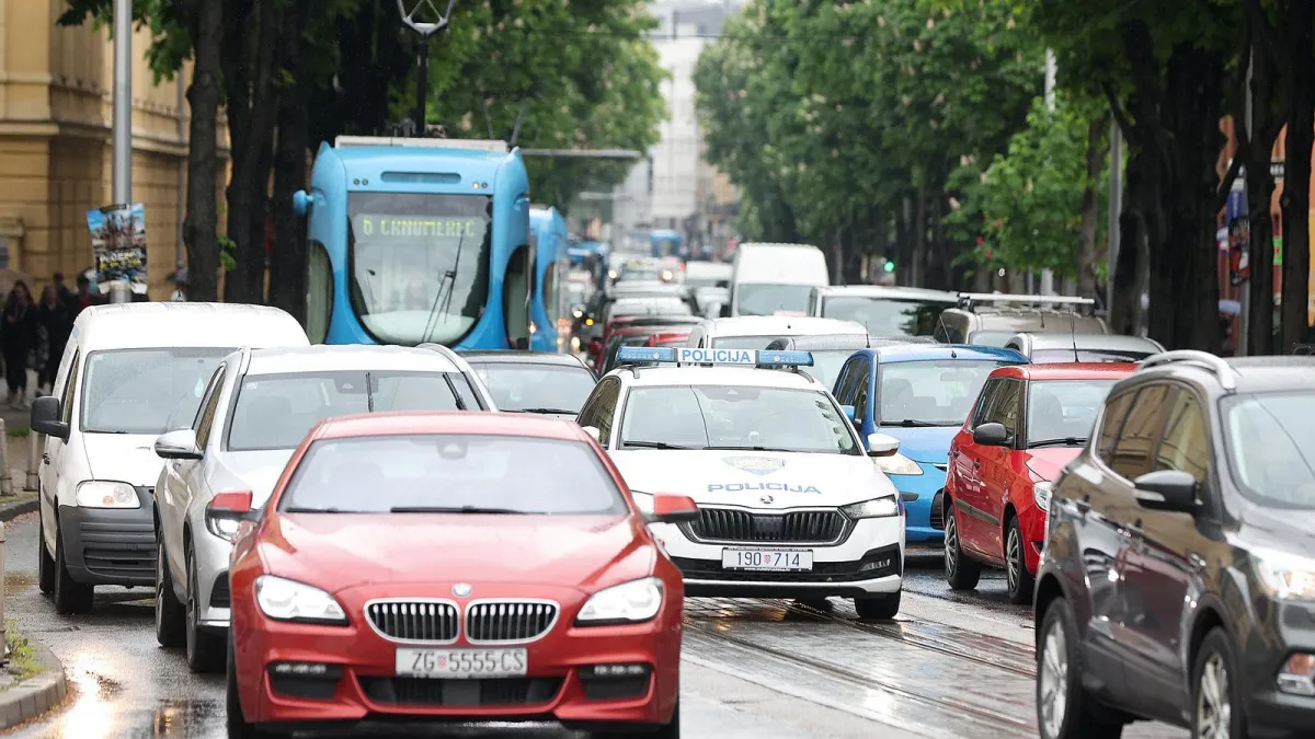 Hrvati bijesni zbog onih koji stvaraju kolone iz ničega, a sve zbog jedne bizarne navike