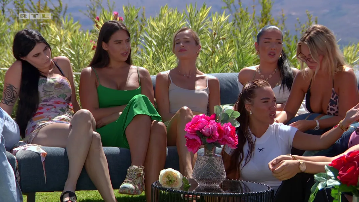 Divlja ruža izaziva nesuglasice: 'Žao mi je, mislim da ćeš morati čekati drugu priliku'