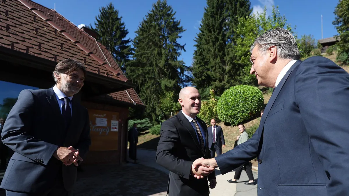 Pitali smo Chat GPT da pomogne Plenkoviću oko Dabre: 'Pristupi mu smireno, ne ulazi u raspravu' Kép