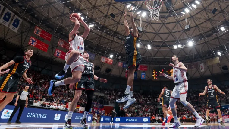 Kakva svita u Draženovu domu: Stigao i premijer Plenković, a pogledajte s kim u dru&scaron;tvu prati utakmicu